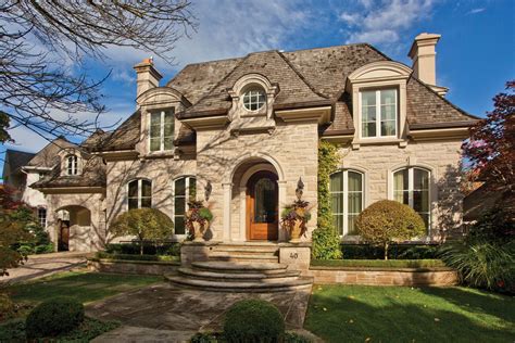 Homes & gardens - Brentwood, located in Williamson County, Tennessee, is a hive of country-music stars who reside in some of the world's best homes just south of Nashville. Other residents include Taylor Swift, Sheryl Crow, and Keith Urban. For much of her 50-year career, Dolly kept much of her personal life private. However, …